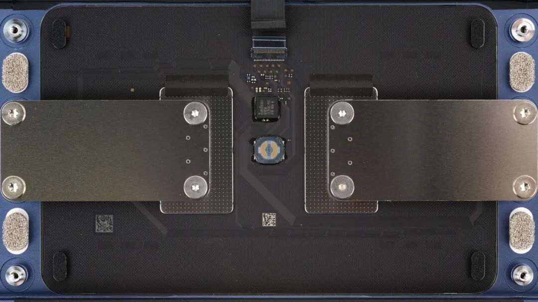 MacBook Neo 触控板