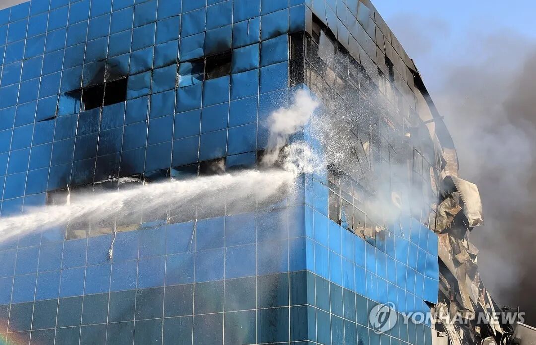 汽车零部件工厂起火