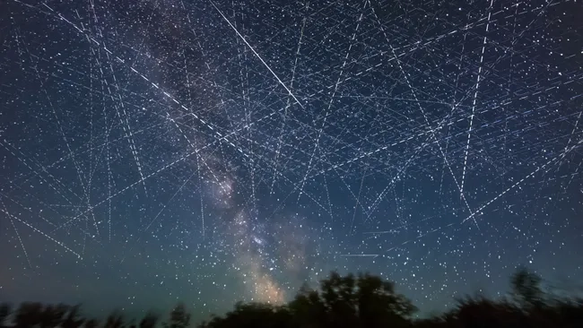 SpaceX 等公司计划发射百万颗卫星,天文学家警告或将彻底摧毁夜空