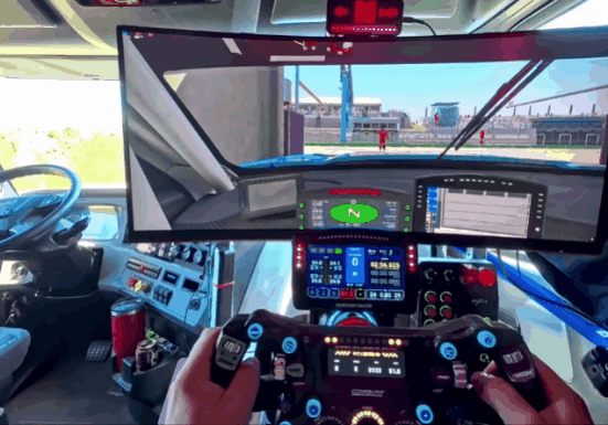 史上最发烧卡车司机!副驾藏了一台价值4万元的RTX 5080高端PC:随时能玩赛车模拟器