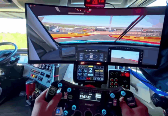 史上最发烧卡车司机!副驾藏了一台价值4万元的RTX 5080高端PC:随时能玩赛车模拟器